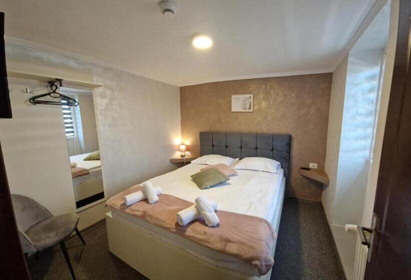 جناح, Casa Vatra Radauti