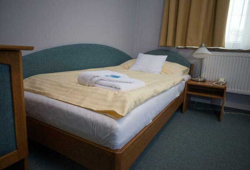 Standard Szoba, U Crlíků