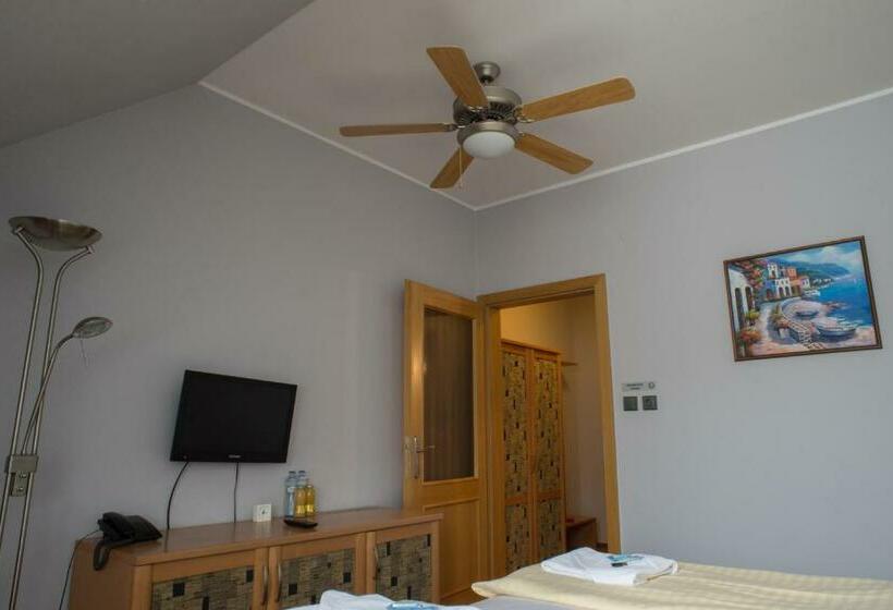 Standard Szoba, U Crlíků