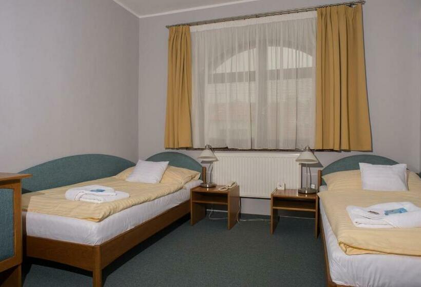 Standard Szoba, U Crlíků