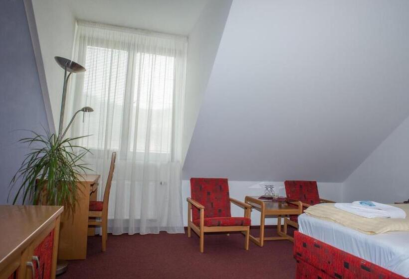 Standard Szoba, U Crlíků