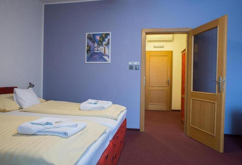 Standard Szoba, U Crlíků