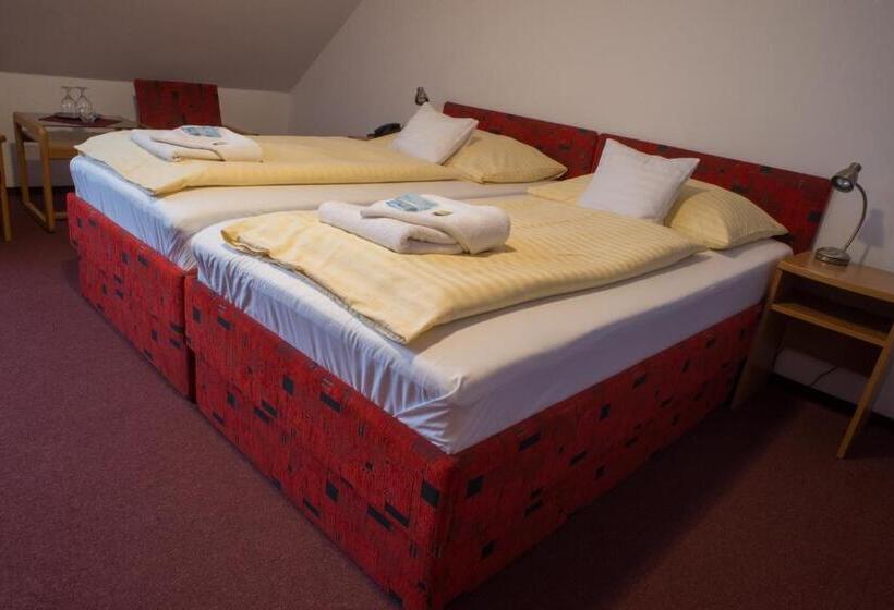 Standard Szoba, U Crlíků