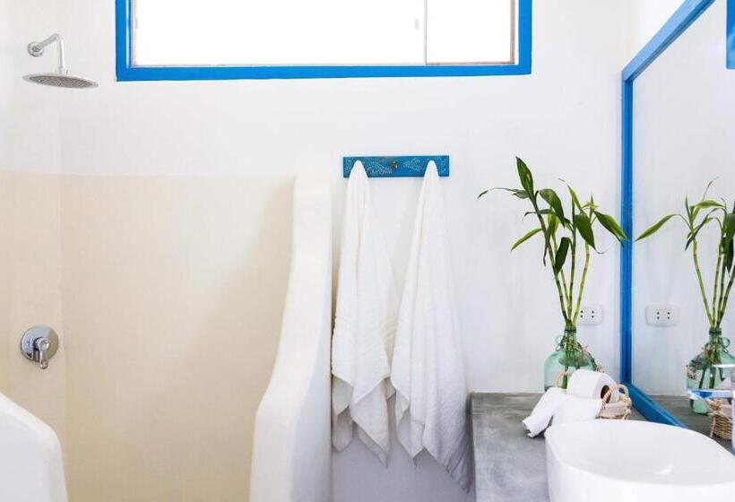 اتاق استاندارد چهار تخته با چشم‌انداز دریا, Villa Aqua Boutique Vichayito