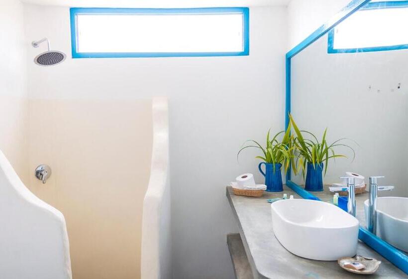 اتاق استاندارد چهار تخته با چشم‌انداز دریا, Villa Aqua Boutique Vichayito