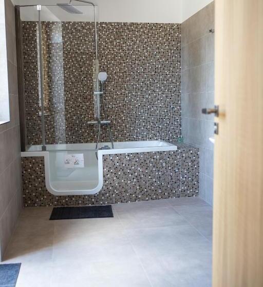غرفة قياسية مزوَّدة بشُرفة, Apartmány Víno Hruška Pardubice