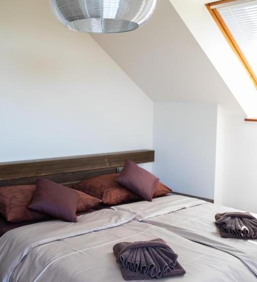 غرفة قياسية مزوَّدة بشُرفة, Apartmány Víno Hruška Pardubice