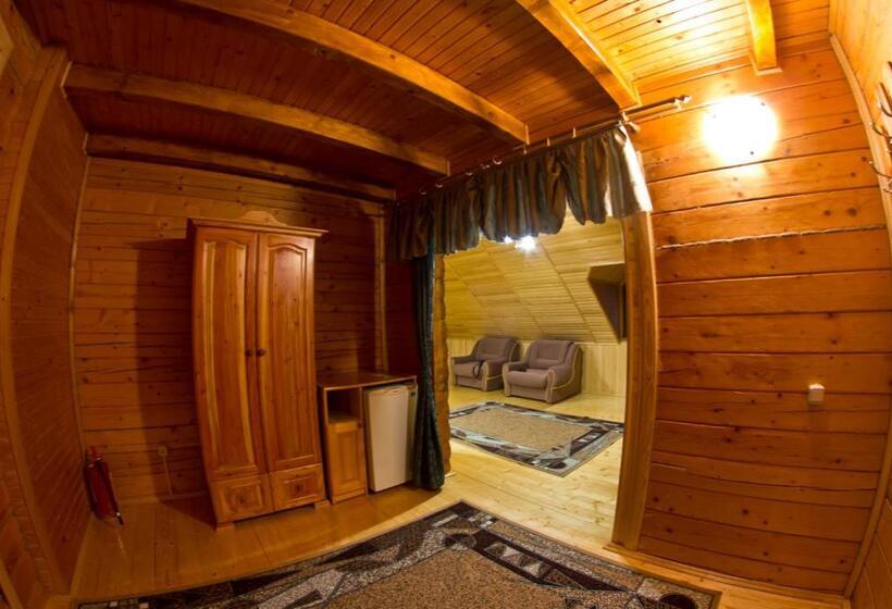 جناح عائلي, Edelweiss Carpathians Migovo