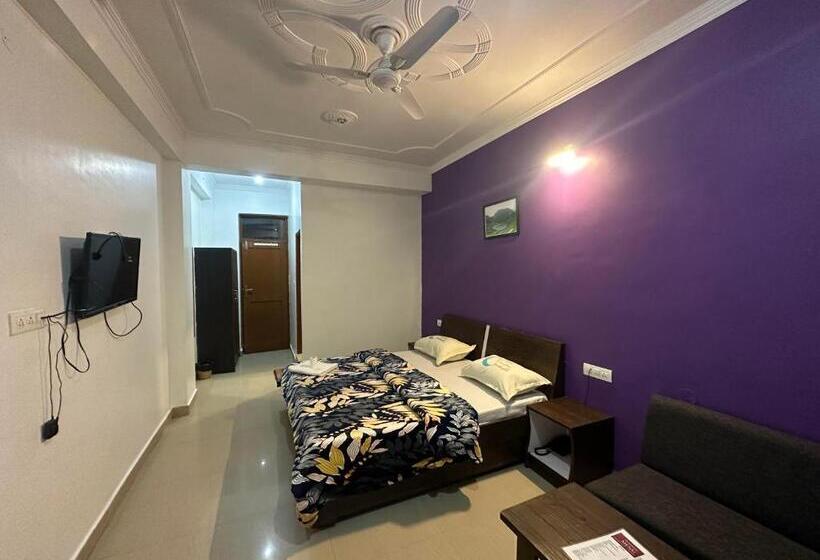 Номер Стандарт с Балконом, Backpackers Inn