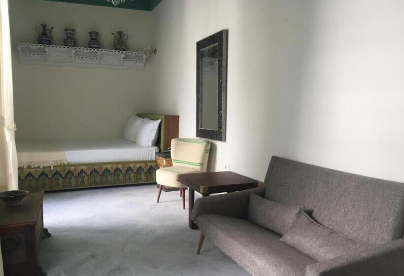 اتاق لوکس, Dar Ben Gacem Kahia