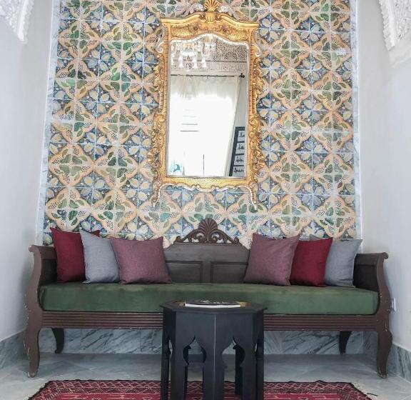 سوییت لوکس, Dar Ben Gacem Kahia