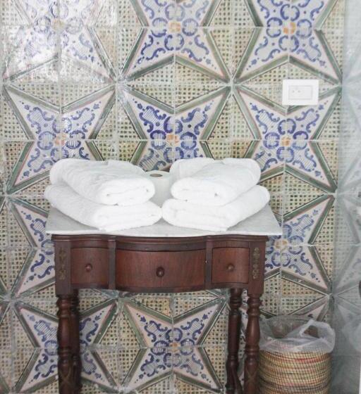 سوییت لوکس, Dar Ben Gacem Kahia