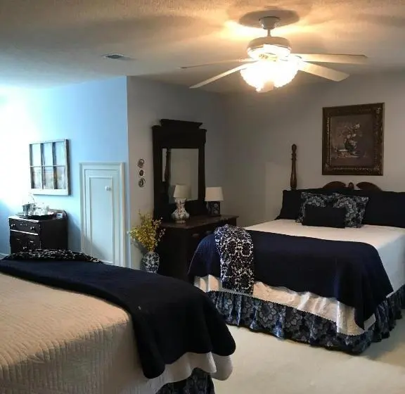 デラックススイート, Caroline's Bed And Breakfast