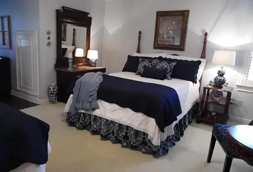 デラックススイート, Caroline's Bed And Breakfast