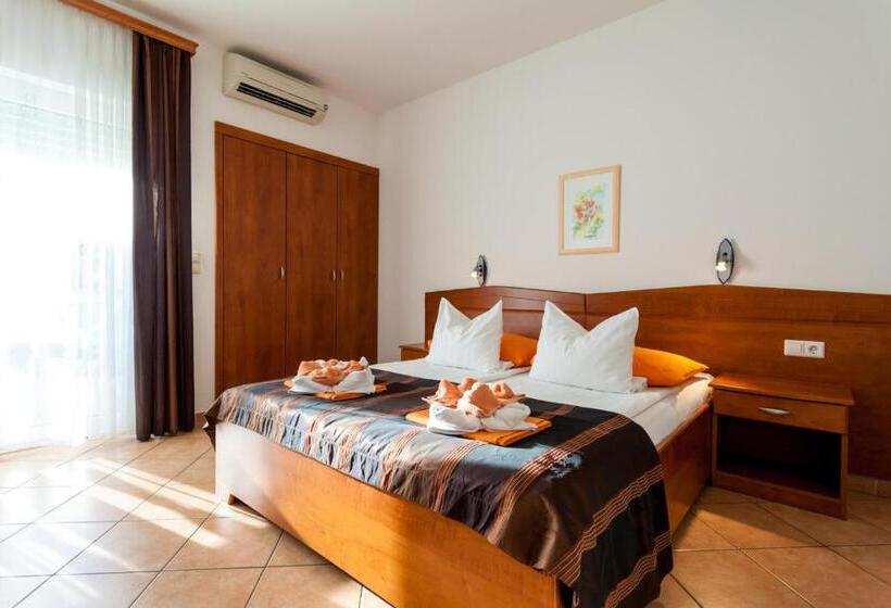 Номер Стандарт Трехместный, Guesthouse Villa Adria