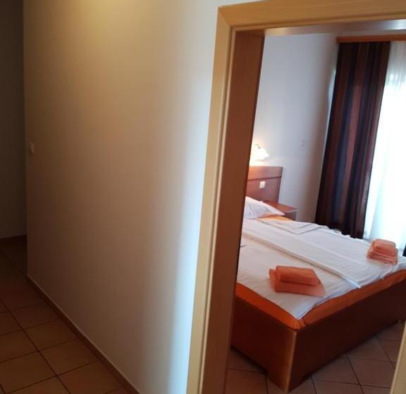 Люкс Семейный 2 Спальни, Guesthouse Villa Adria