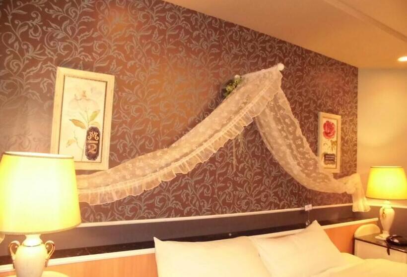 스탠다드 룸, D.d