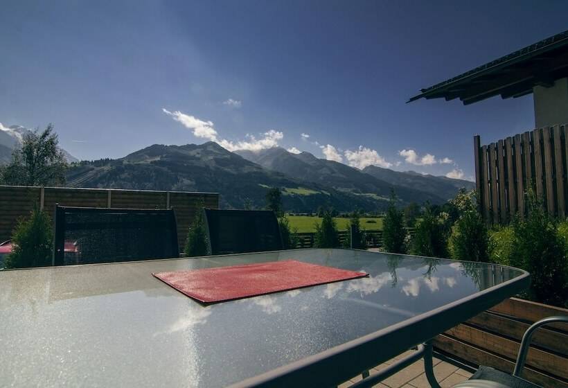 コンフォートワンルーム, Oscar & Sons Apartments