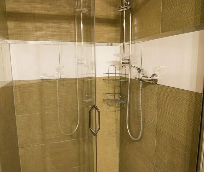 استودیو کامفورت, Oscar & Sons Apartments