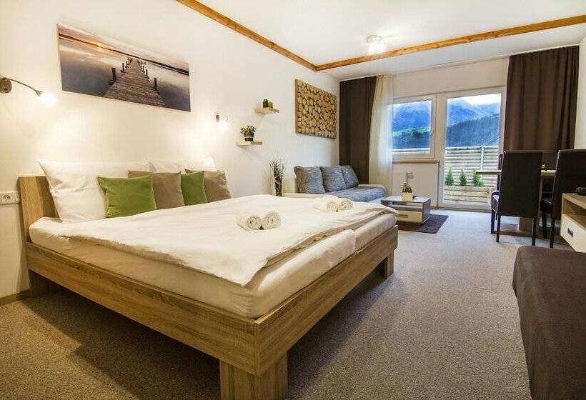 コンフォートワンルーム, Oscar & Sons Apartments