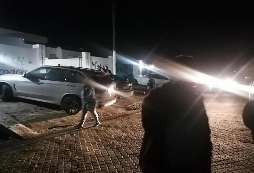 Люкс, Maluti Backpackers