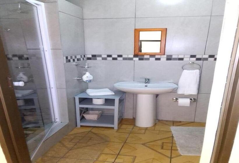 Люкс, Maluti Backpackers