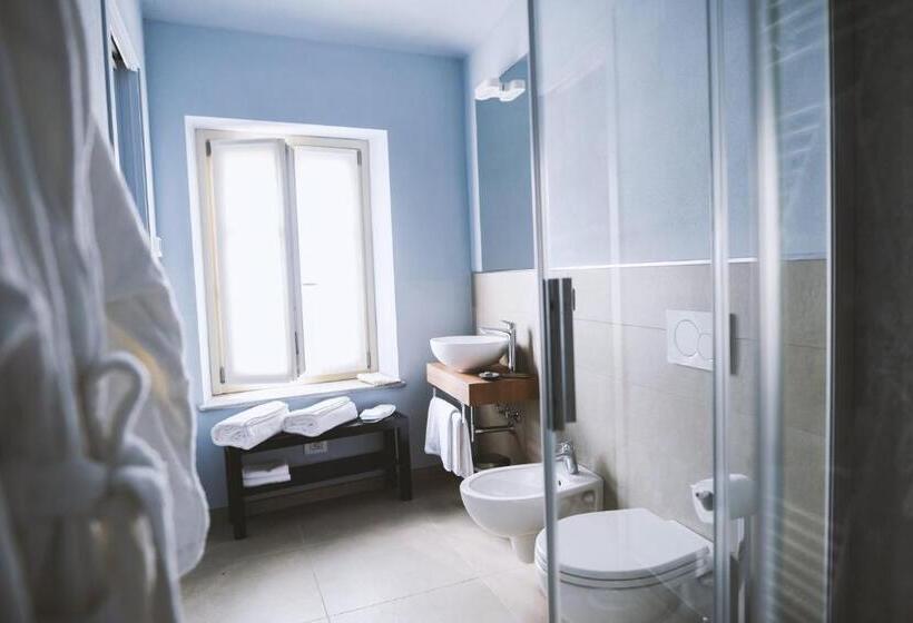 חדר סטנדרט, Moonfra