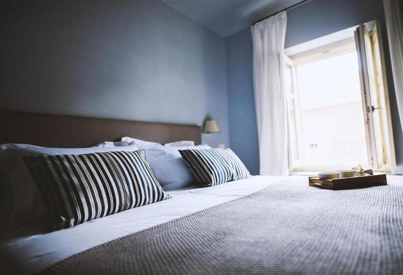 חדר סטנדרט, Moonfra