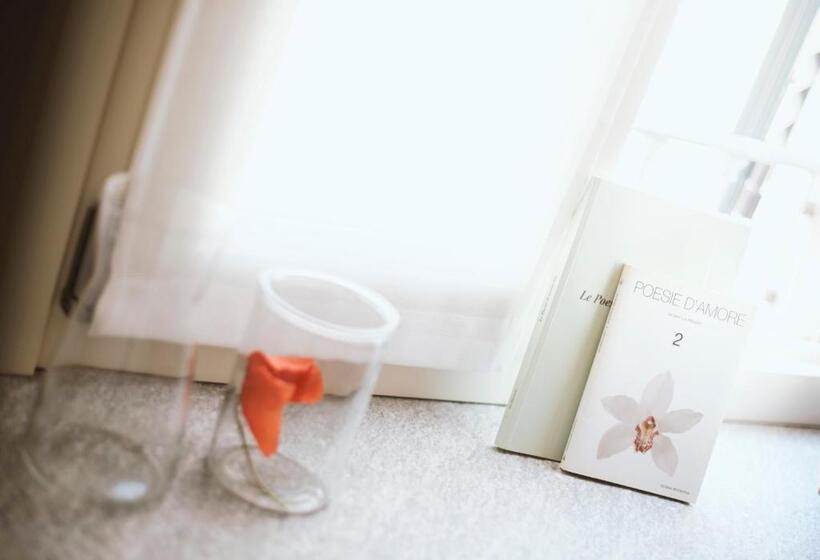 חדר סטנדרט, Moonfra