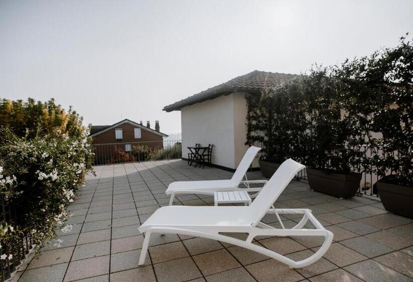 סוויטת ג'וניור עם טרסה, Moonfra