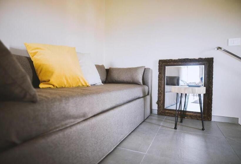 סוויטת ג'וניור נוף לגינה, Moonfra