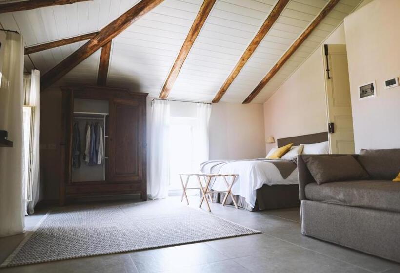 סוויטת ג'וניור נוף לגינה, Moonfra