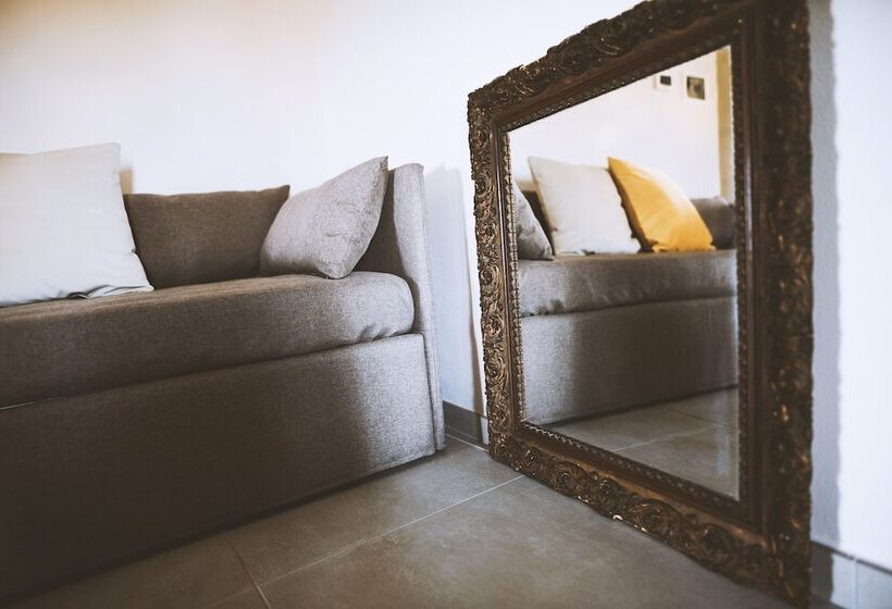 חדר סטנדרט, Moonfra