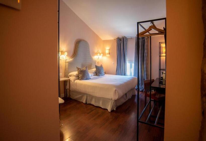 חדר סופריור, Carmen Boutique