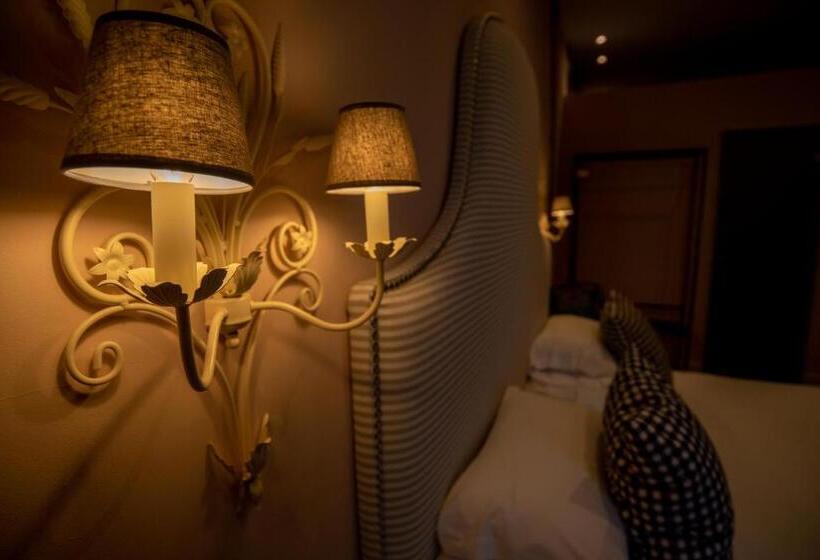 חדר סטנדרט לשלושה, Carmen Boutique