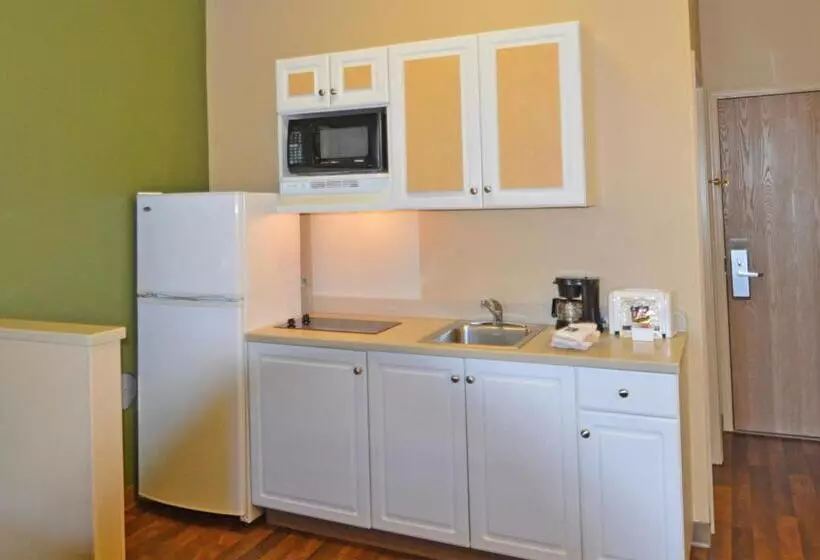 キングサイドベッドのスタンダードワンルーム, Extended Stay America Suites  Anchorage  Downtown