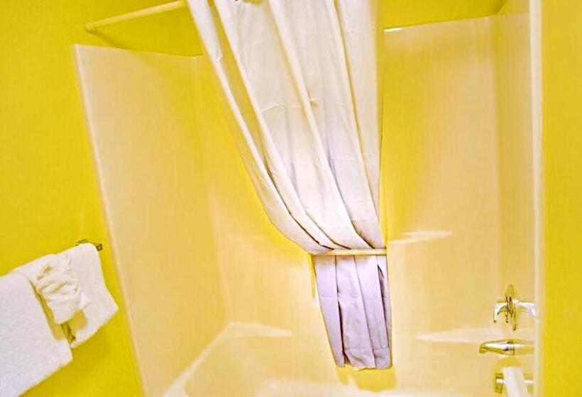 디럭스 룸, Flagship Inn & Suites