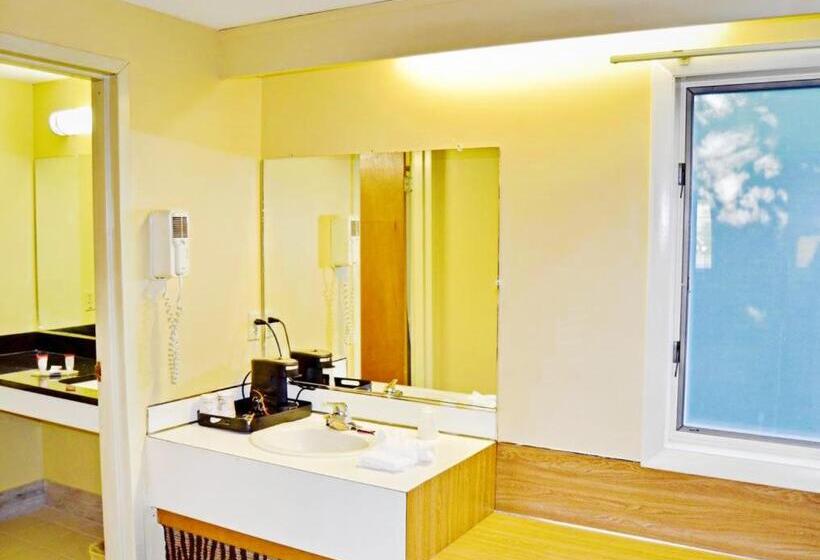 Номер Deluxe, Flagship Inn & Suites