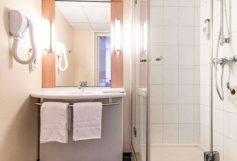 ダブルベッドスタンダードルーム, Ibis Issoire