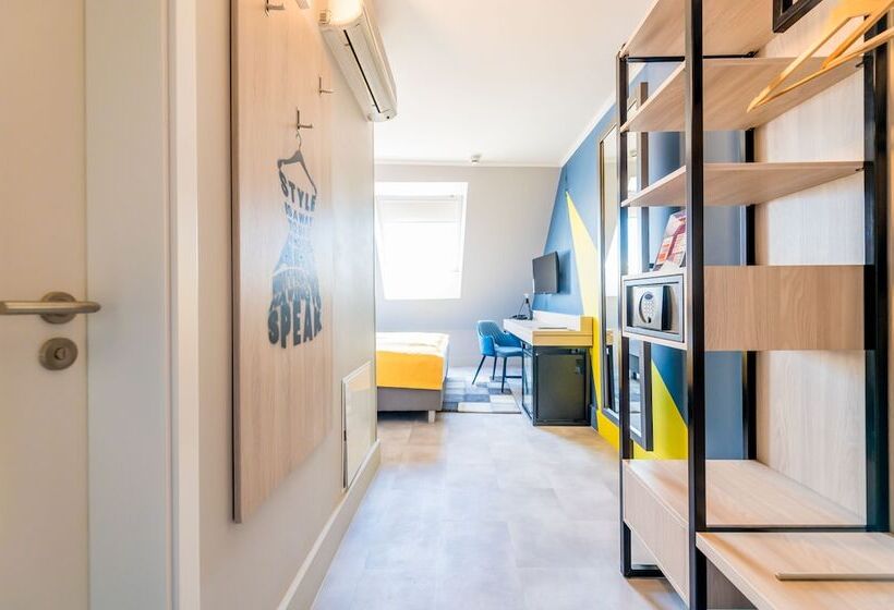 غرفة قياسية, Impulso Fashion