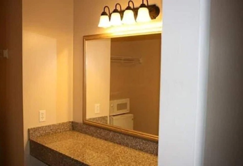 Pokój Standard 2 Łóżka Małżeńskie, Alpine Inn & Suites Rockford