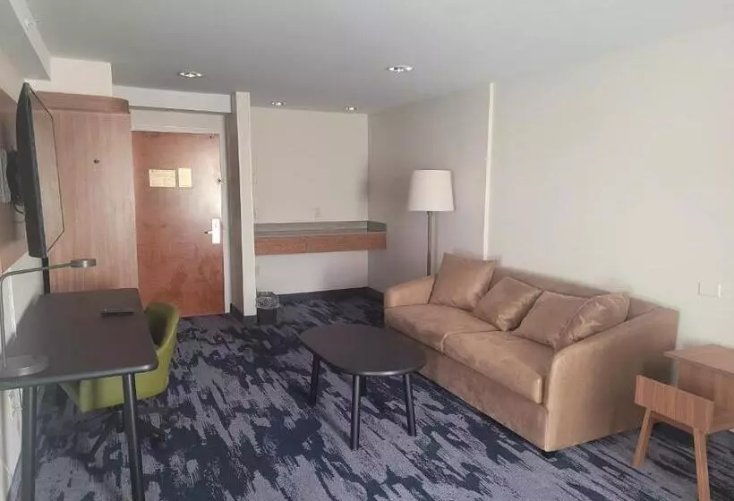 キングサイズベッドのスイートルーム, Fairfield By Marriott Inn & Suites Helena North