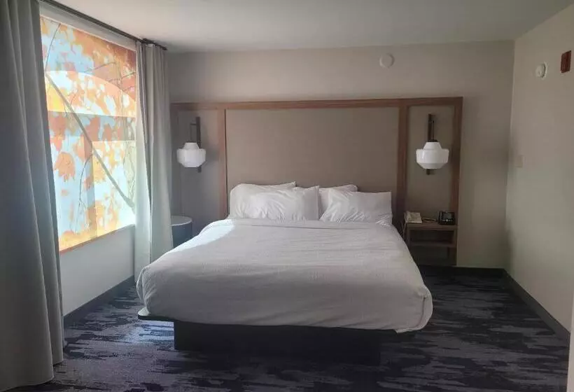 キングサイズベッドのスイートルーム, Fairfield By Marriott Inn & Suites Helena North