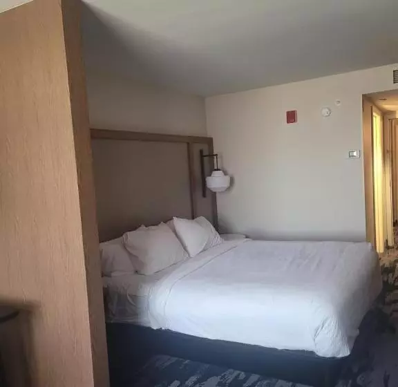 キングサイドベッドのスタンダードワンルーム, Fairfield By Marriott Inn & Suites Helena North