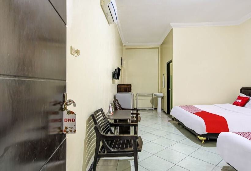 غرفة عائلية, Reddoorz Syariah At Hotel Pandan Wangi Near Alun Alun Sidoarjo