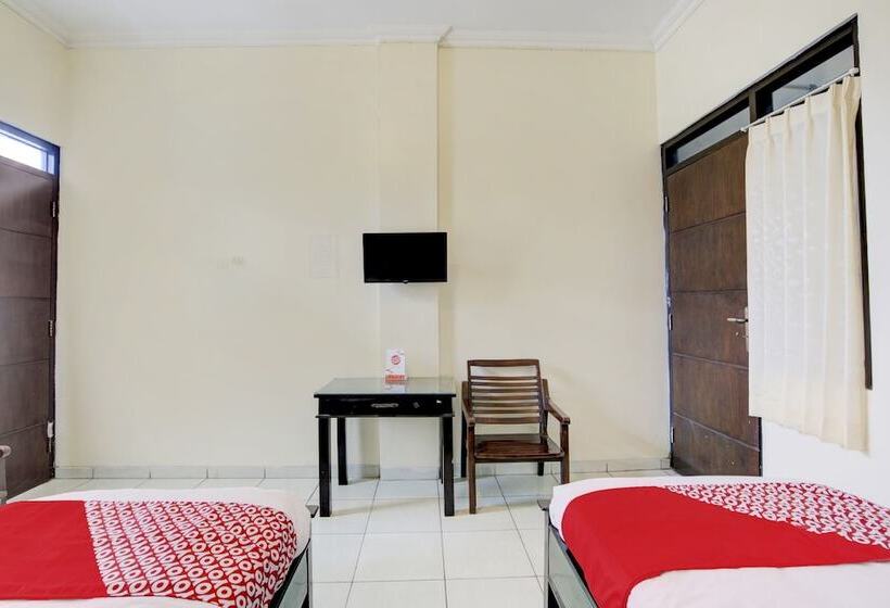 غرفة قياسية, Reddoorz Syariah At Hotel Pandan Wangi Near Alun Alun Sidoarjo