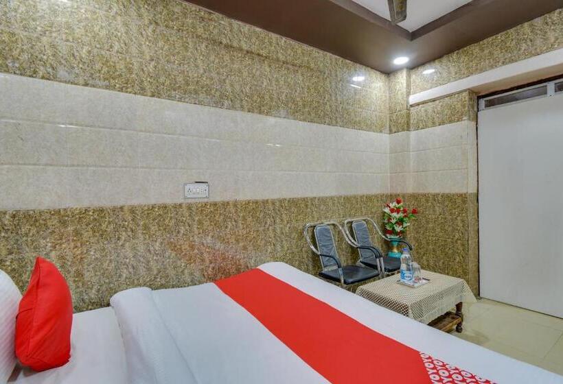 Трехместный Номер Классика, Oyo 70829  Royal