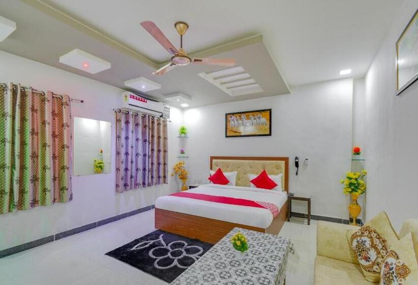 Трехместный Номер Классика, Oyo 70829  Royal