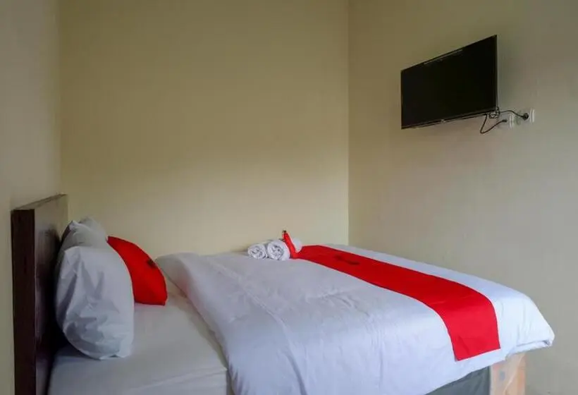 スタンダードルーム, Reddoorz Near Stadion 45 Karanganyar