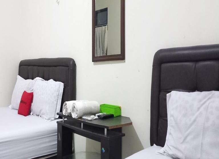 غرفة عائلية, Reddoorz Syariah At Hotel Pandan Wangi Near Alun Alun Sidoarjo